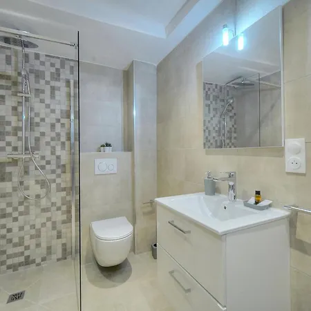 Confortable Balcon, Rouaze- Carlon Martinez A0b123
